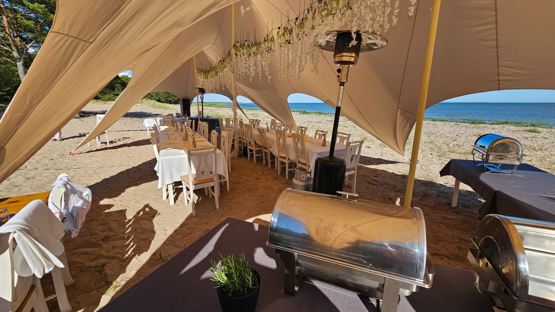 Elegant wedding tent setup